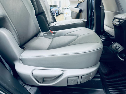 Used 2022 Toyota Highlander Limited image 38