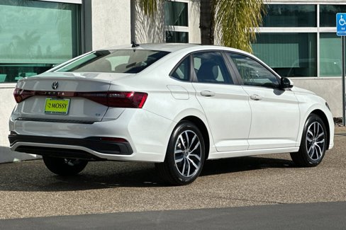 New 2025 Volkswagen Jetta SE image 4