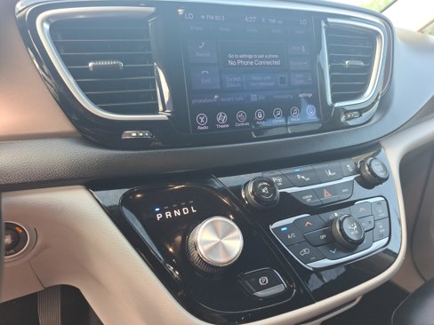 Used 2017 Chrysler Pacifica Touring-L Plus w/ Advanced Safetytec Group image 21