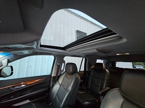 Used 2018 Cadillac Escalade Luxury image 10