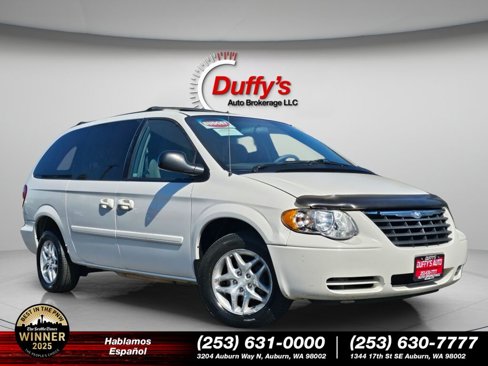 Used 2005 Chrysler Town & Country LX image 1
