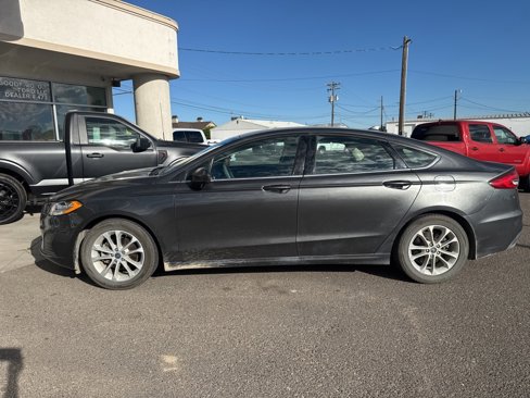 Used 2020 Ford Fusion SE image 2