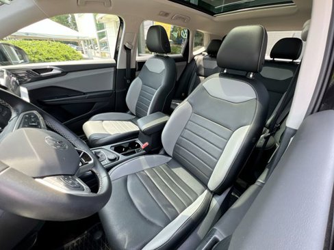 Used 2022 Volkswagen Taos SEL image 11