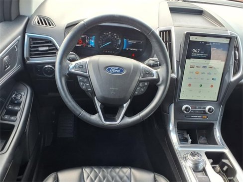 Used 2023 Ford Edge Titanium image 3