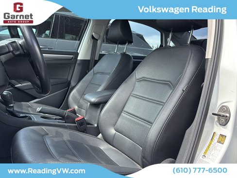 Used 2017 Volkswagen Passat 1.8T R-Line w/ R-Line Lighting Package image 9