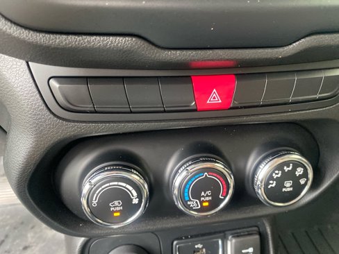 Used 2015 Jeep Renegade Sport w/ Power & Air Group image 14