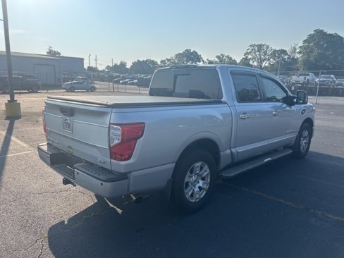 Used 2017 Nissan Titan SV image 4