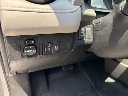 Used 2018 Toyota RAV4 XLE image 14
