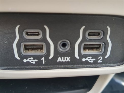 Used 2021 Chrysler Voyager Lxi image 21
