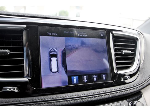 Used 2017 Chrysler Pacifica Limited image 21