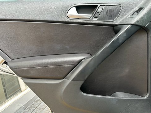 Used 2017 Volkswagen Tiguan Sport image 11