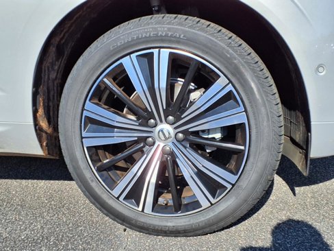 Certified 2023 Volvo XC60 B5 Plus w/ Protection Package Premier image 11