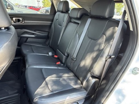 Used 2023 Kia Sorento S image 23