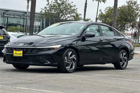 Used 2025 Hyundai Elantra Sport image 8