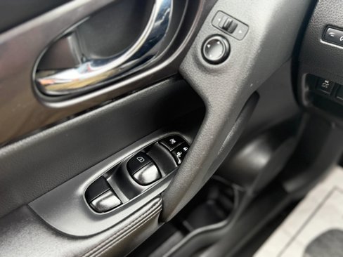 Used 2019 Nissan Rogue SV image 23