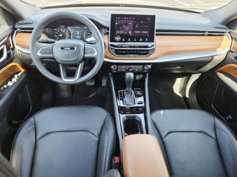 Used 2024 Jeep Compass Limited image 10