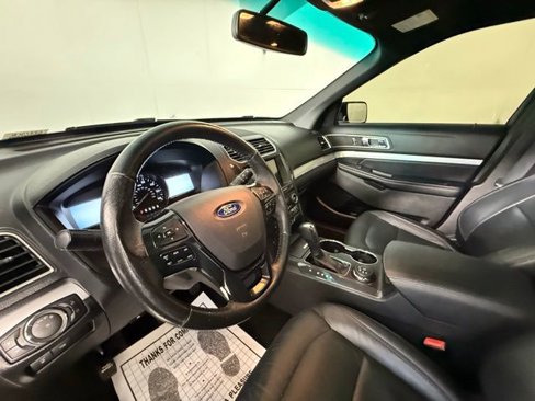 Used 2017 Ford Explorer XLT w/ Equipment Group 202A image 7