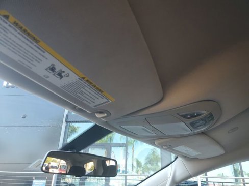 Used 2022 Chrysler Voyager LX image 23