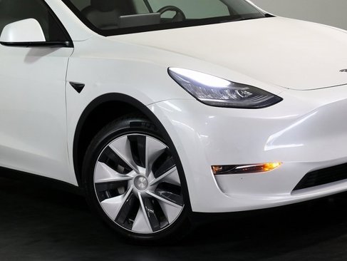 Used 2021 Tesla Model Y Long Range image 8
