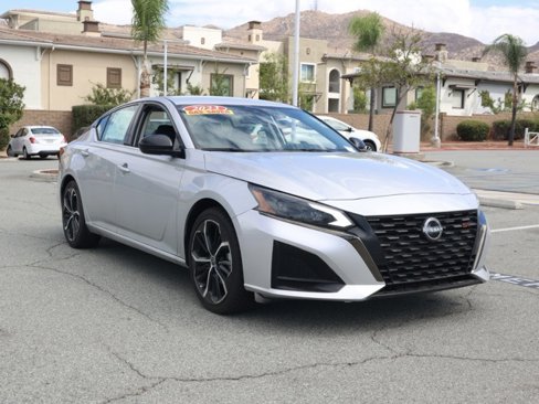 Used 2023 Nissan Altima 2.5 SR image 2