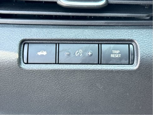 Used 2024 Nissan Altima 2.5 SV image 12
