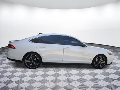 Used 2025 Honda Accord Sport image 8