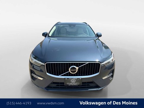 Used 2022 Volvo XC60 B5 Momentum image 7