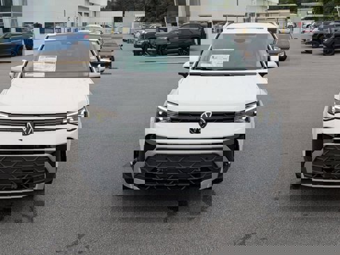 New 2025 Volkswagen Taos SE image 8