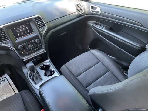 Used 2020 Jeep Grand Cherokee Laredo image 22