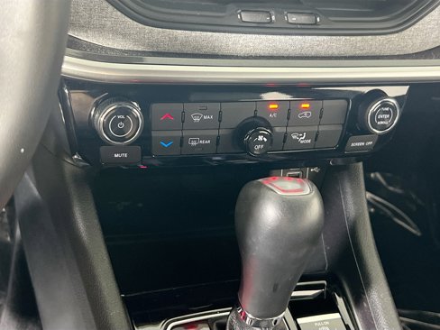 Used 2023 Jeep Compass Latitude image 15