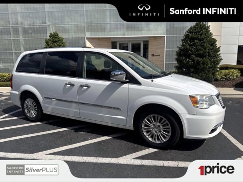 Used 2015 Chrysler Town & Country Limited w/ Trailer Tow Group image 1