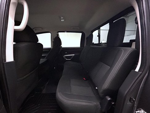 Used 2017 Nissan Titan SV image 19