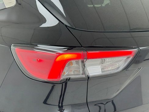 Used 2022 Ford Escape SE image 34