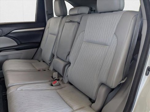 Used 2018 Toyota Highlander Plus image 19