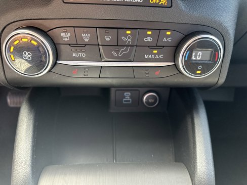 Used 2020 Ford Escape SE image 16