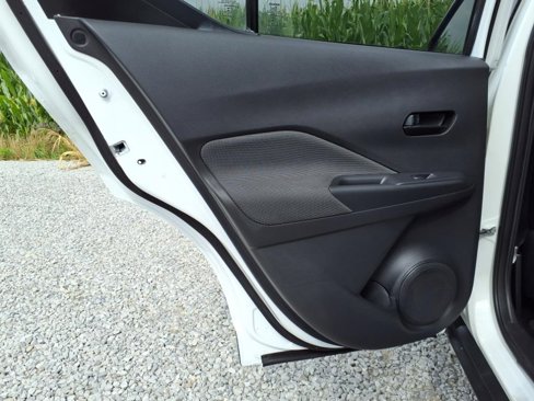 Used 2020 Nissan Kicks S image 23