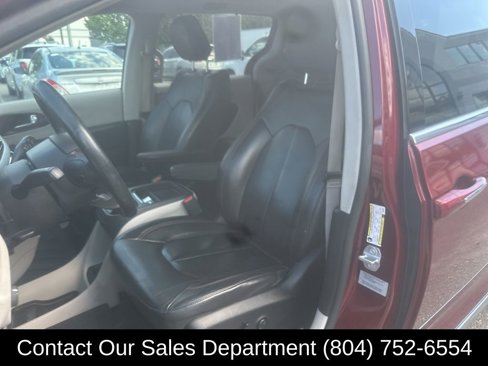 Used 2017 Chrysler Pacifica Touring-L image 14