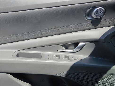 Used 2021 Hyundai Elantra SEL image 28