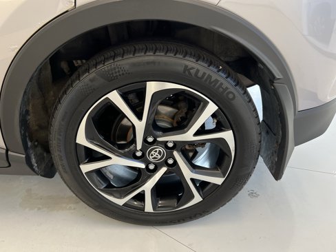 Used 2018 Toyota C-HR XLE image 42