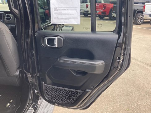Used 2019 Jeep Wrangler Unlimited Sahara image 16