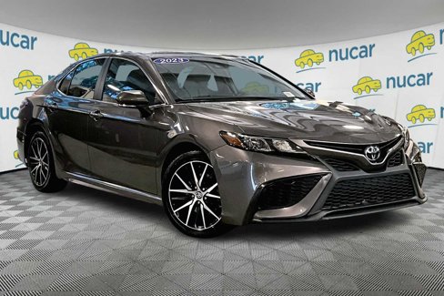Used 2023 Toyota Camry SE image 1