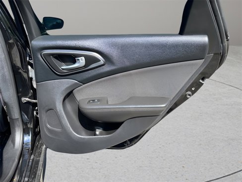 Used 2016 Chrysler 200 Limited image 26