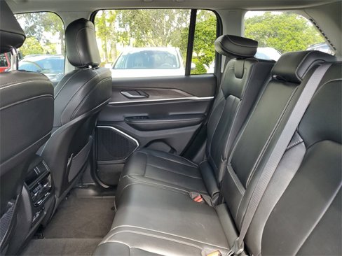 Used 2022 Jeep Grand Cherokee Limited image 12