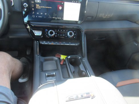 Used 2024 GMC Sierra 2500 AT4 w/ Technology Package image 19