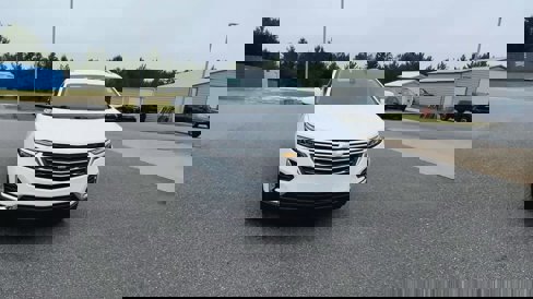 Used 2024 Chevrolet Equinox Premier image 3