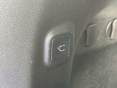 Used 2019 Jeep Cherokee Limited image 15
