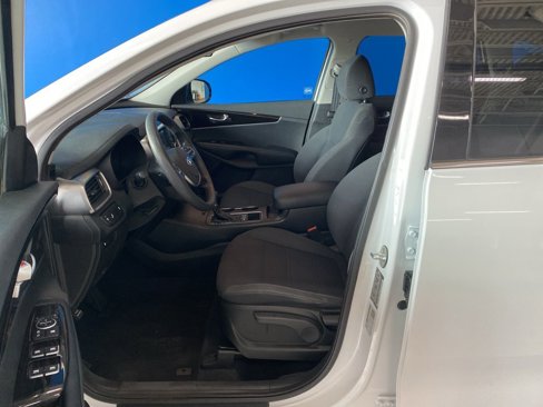 Used 2019 Kia Sorento LX image 11