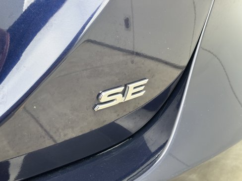 Used 2021 Toyota Camry SE image 10
