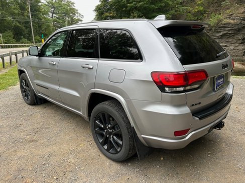Used 2018 Jeep Grand Cherokee Altitude image 3