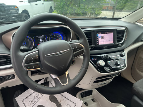 Used 2023 Chrysler Voyager LX image 9